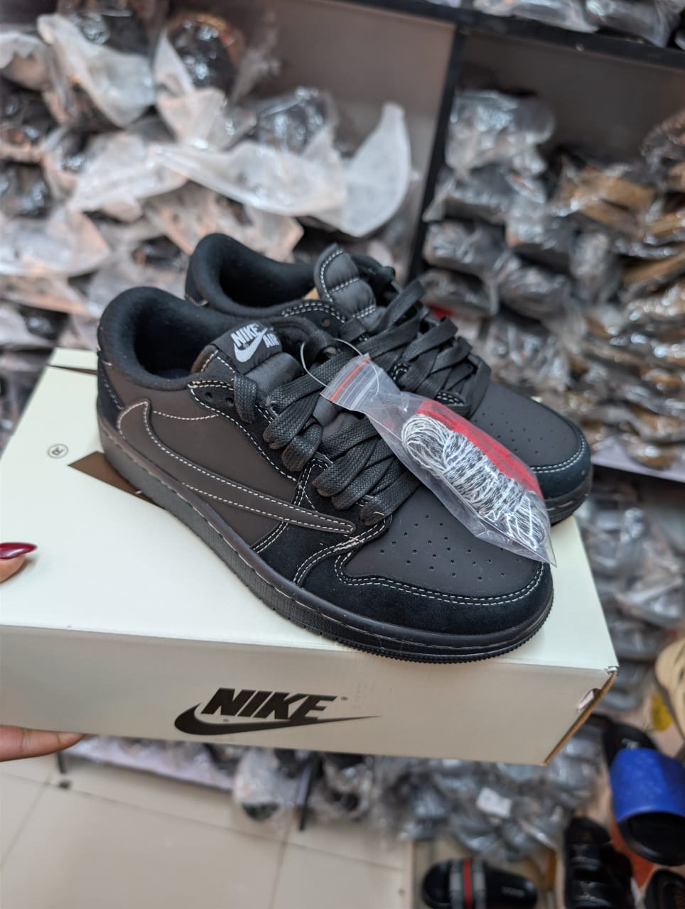 Jordan 1 Travis Scott "Black Phantom"